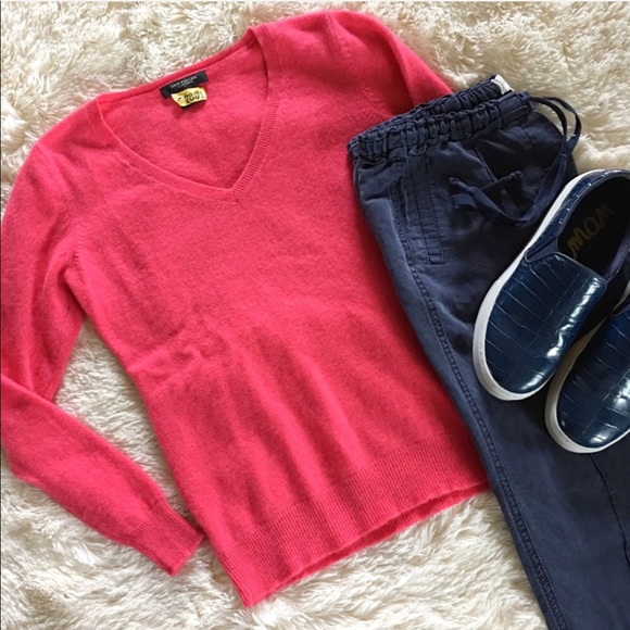 Ann Taylor Sweaters - Ann Taylor • 💯% cashmere pink v-neck sweater